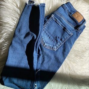 American Eagle skinny cropped jeans